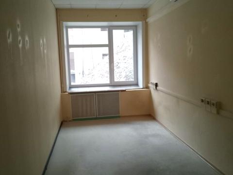 комерційна за адресою Дмитрівська вул., 18/24