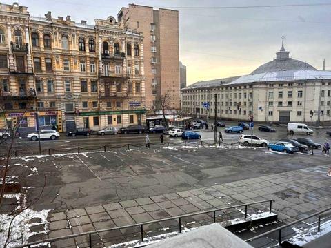 комерційна за адресою Дмитрівська вул., 18/24