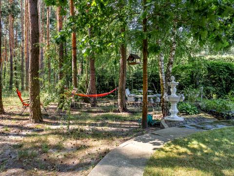 будинок за адресою Лугова