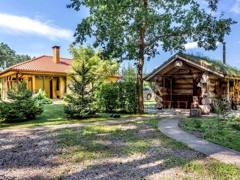 будинок за адресою Лугова