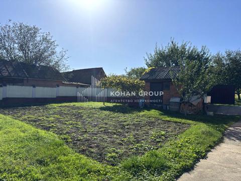 будинок за адресою с. Пирогівці, комарова, 22