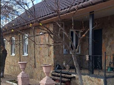 будинок за адресою вул.Коперативна, 1