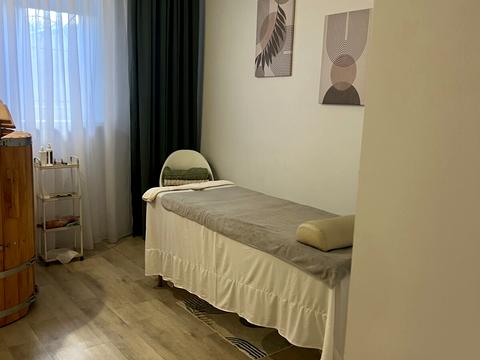 комерційна за адресою Миколи Ващука вул. (Квятека), 20б