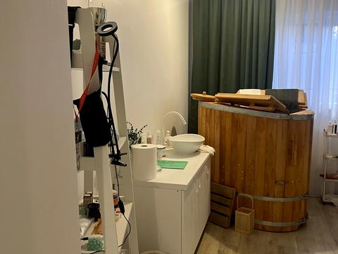 комерційна за адресою Миколи Ващука вул. (Квятека), 20б