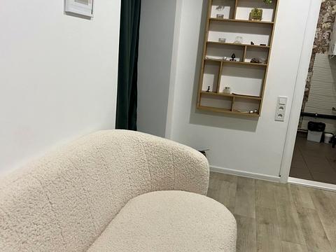 комерційна за адресою Миколи Ващука вул. (Квятека), 20б