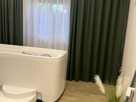 комерційна за адресою Миколи Ващука вул. (Квятека), 20б