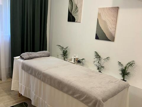 комерційна за адресою Миколи Ващука вул. (Квятека), 20б