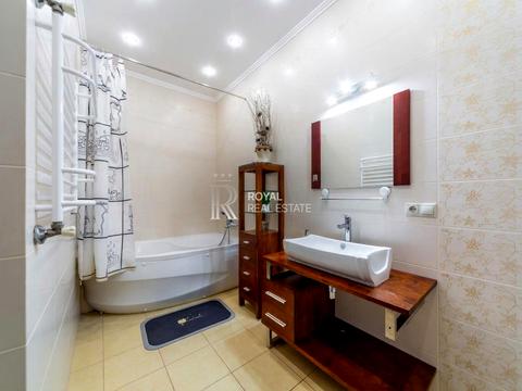 квартира за адресою Євгена Коновальця вул. (Щорса), 32-Б