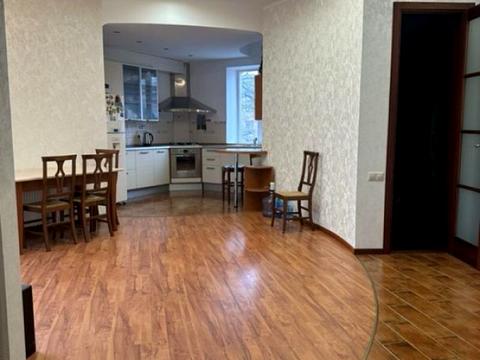 квартира за адресою Небесної Сотні вул., 38