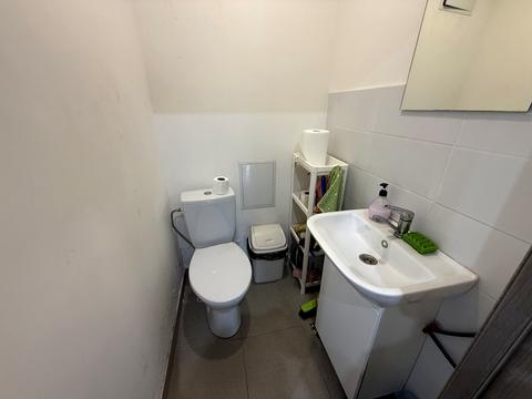 комерційна за адресою Минайська вул., 111