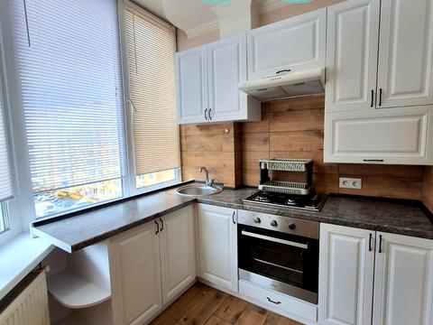 квартира за адресою Братська вул., 12