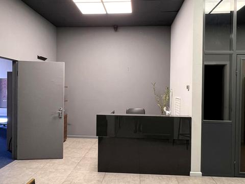 комерційна за адресою Алли Тарасової вул., 5