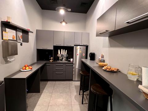 комерційна за адресою Алли Тарасової вул., 5