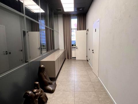 комерційна за адресою Алли Тарасової вул., 5