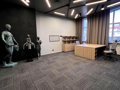 комерційна за адресою Алли Тарасової вул., 5