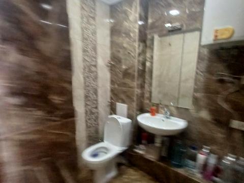 комерційна за адресою Космонавтів вул., 40