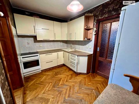 квартира за адресою Анни Ахматової вул., 6