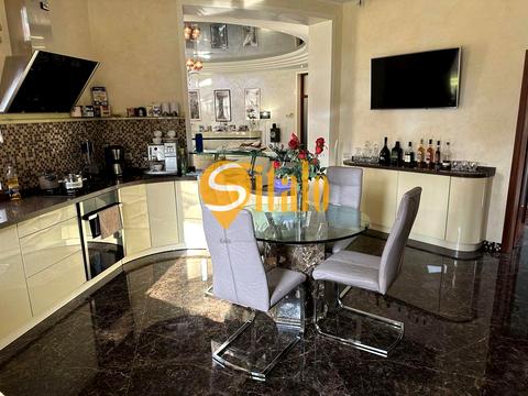 будинок за адресою Каштанова, 2А