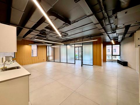 комерційна за адресою Виконкомівська вул., 15-А