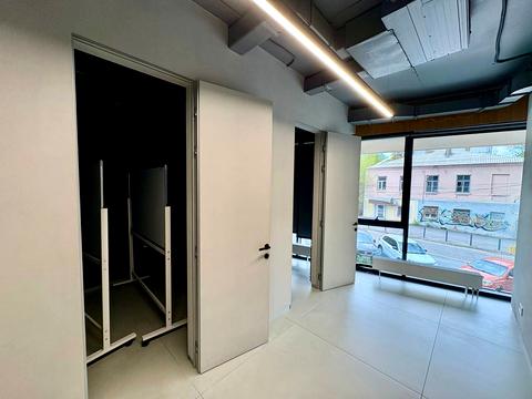 комерційна за адресою Виконкомівська вул., 15-А