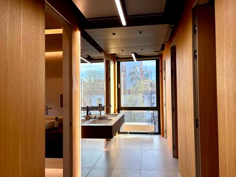 комерційна за адресою Виконкомівська вул., 15-А