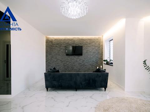 будинок за адресою НАБЕРЕЖНА