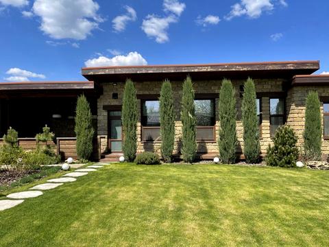 будинок за адресою Молодіжна вул.