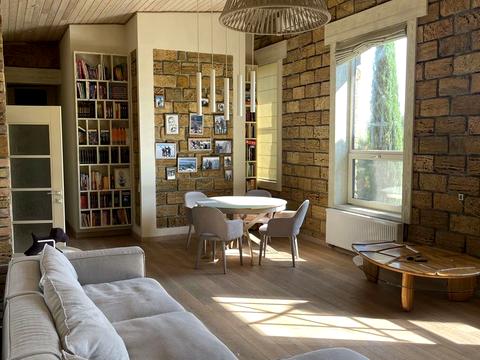 будинок за адресою Молодіжна вул.