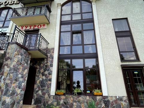 комерційна за адресою Лесі Українки вул., 2Б