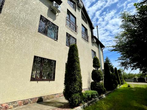 комерційна за адресою Лесі Українки вул., 2Б