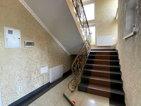 комерційна за адресою Лесі Українки вул., 2Б
