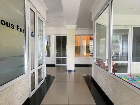 комерційна за адресою Лесі Українки вул., 2Б