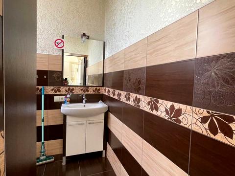 комерційна за адресою Лесі Українки вул., 2Б