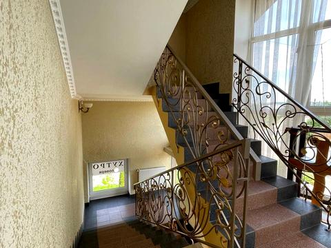 комерційна за адресою Лесі Українки вул., 2Б