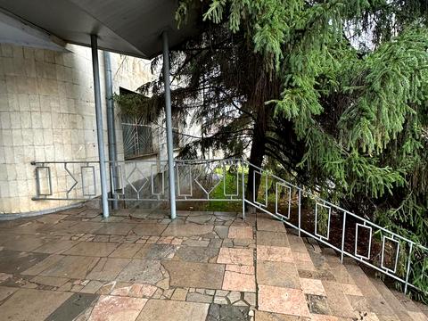 коммерческая по адресу Кухарева, 42