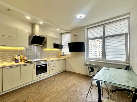 квартира за адресою Анни Ахматової вул., 22