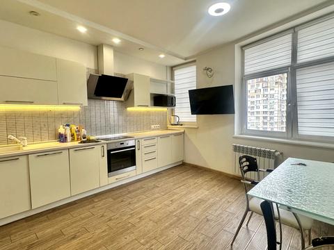 квартира за адресою Анни Ахматової вул., 22