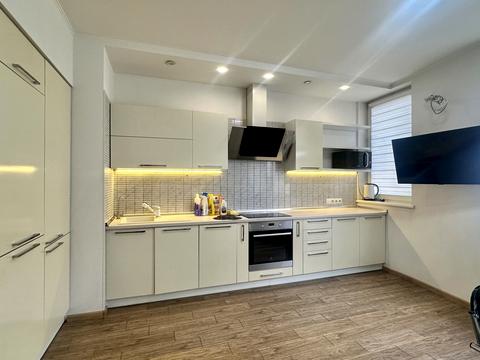 квартира за адресою Анни Ахматової вул., 22