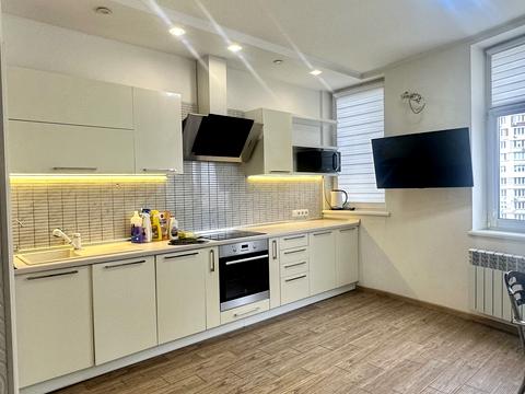 квартира за адресою Анни Ахматової вул., 22