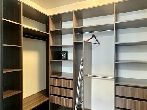 квартира за адресою Анни Ахматової вул., 22