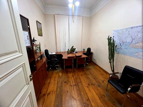 коммерческая по адресу Марка Кропивницького, 9