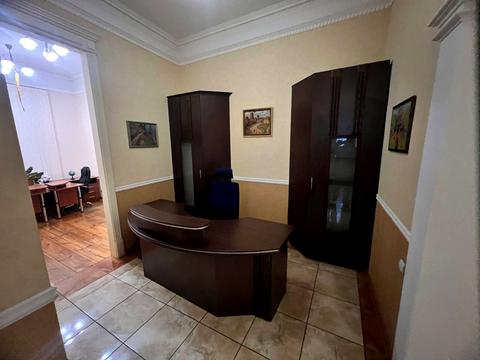 коммерческая по адресу Марка Кропивницького, 9