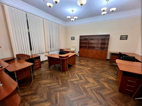 коммерческая по адресу Марка Кропивницького, 9