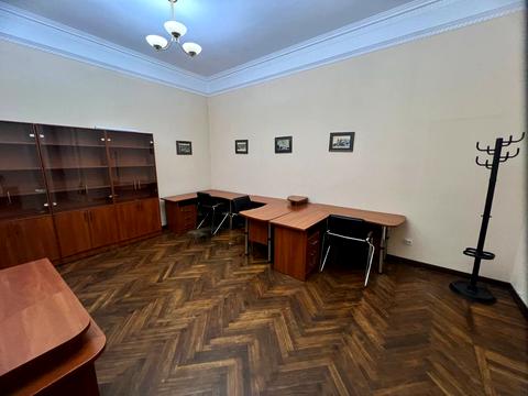 коммерческая по адресу Марка Кропивницького, 9