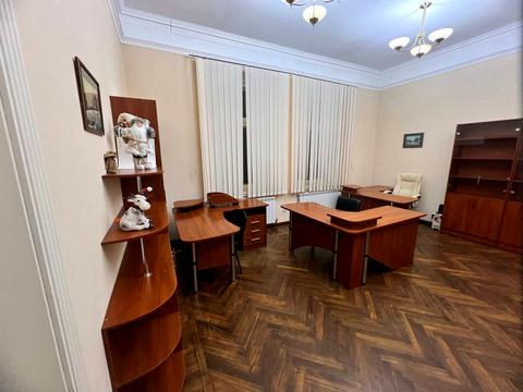 коммерческая по адресу Марка Кропивницького, 9