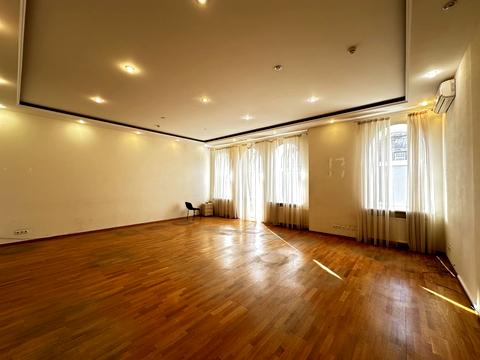 комерційна за адресою Архітектора Городецького вул., 10