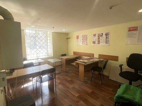 комерційна за адресою Пастера вул., 44