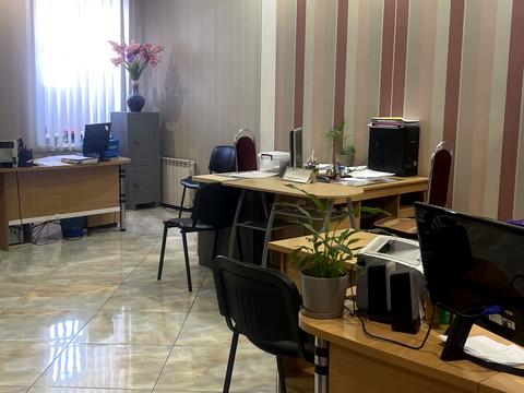 комерційна за адресою Пастера вул., 44
