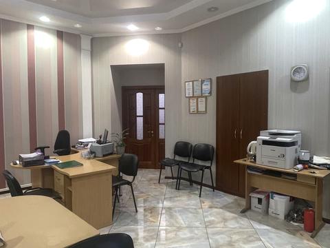 комерційна за адресою Пастера вул., 44
