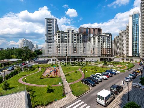 паркомісце за адресою Андрія Верхогляда вул. (Михайла Драгомирова), 20